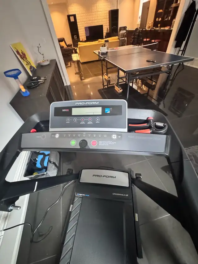 treadmill in Exercise Equipment in Markham / York Region - Image 2