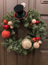 Custom made pre-lit Christmas wreath and door swag 