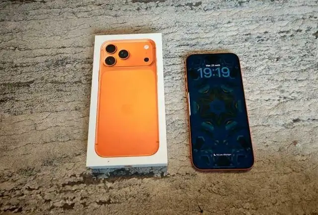Apple iPhone 17 Pro Max Cosmic Orange + 100% Battery Health