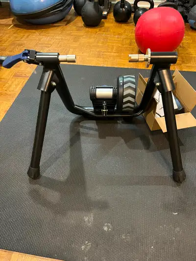 Wahoo KICKR SNAP bike trainer, View more