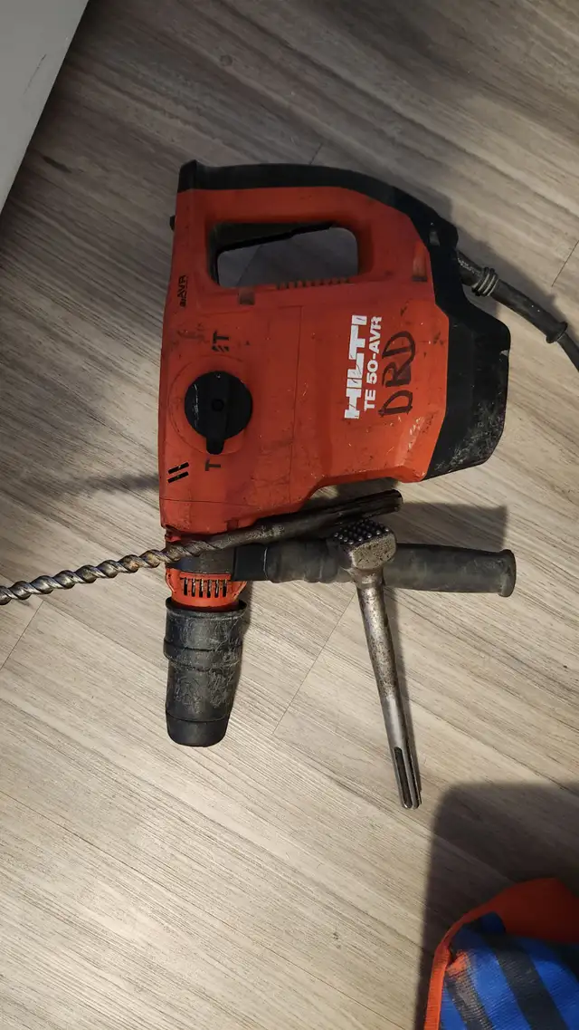hilti te 50 avr hammer drill chissell /bit 550 cash$$ in Power Tools in Edmonton - Image 2