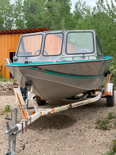 Hewescraft River Runner outboard jet boat this boat was used for fishing salmon on the lower fraser...