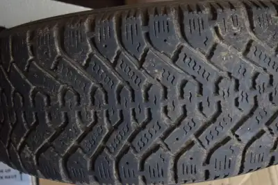 1 winter 17 inch 225/50r/17 tire $125.00 1 honda Rim 17 inch $75.00