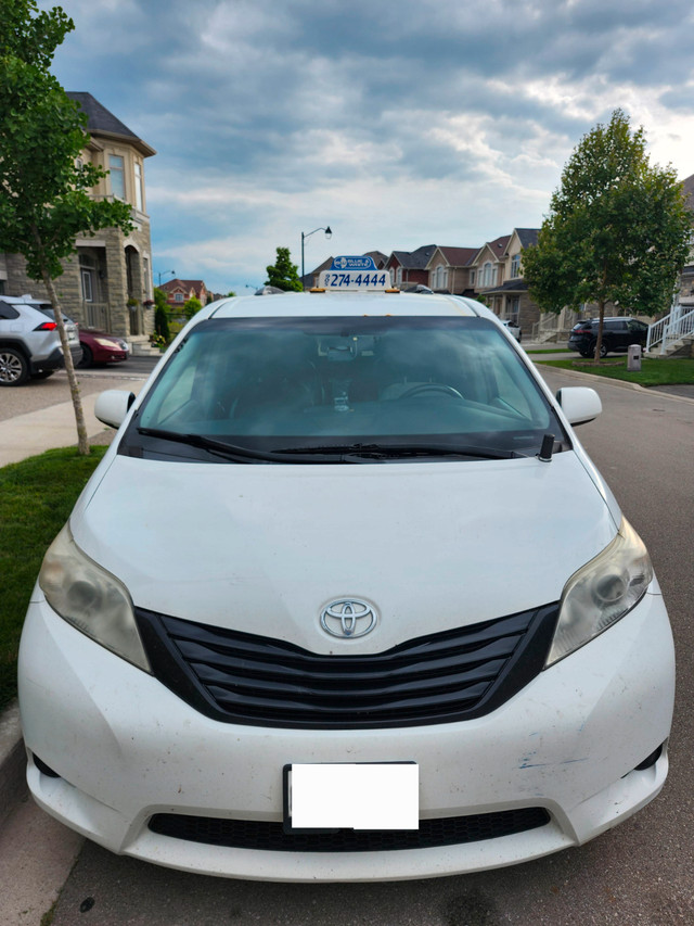 2016 Toyota Sienna – Alpine White | FWD | Fleet Maintained in Cars & Trucks in Oakville / Halton Region - Image 2