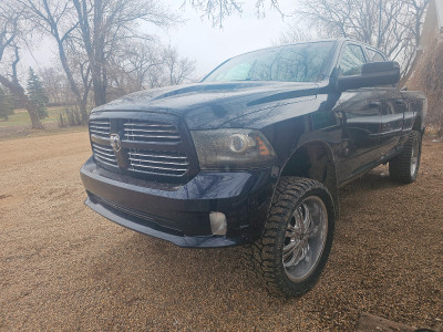 2014 Dodge Ram 1500  Crew cab short ram box 4x4 5.7l hemi.