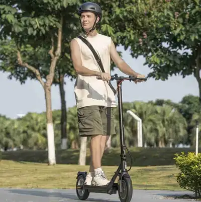 BRAND NEW IN BOX 600W motor, 30 km/h top speed, 20 km range, solid tires, and turn signals — perfect...