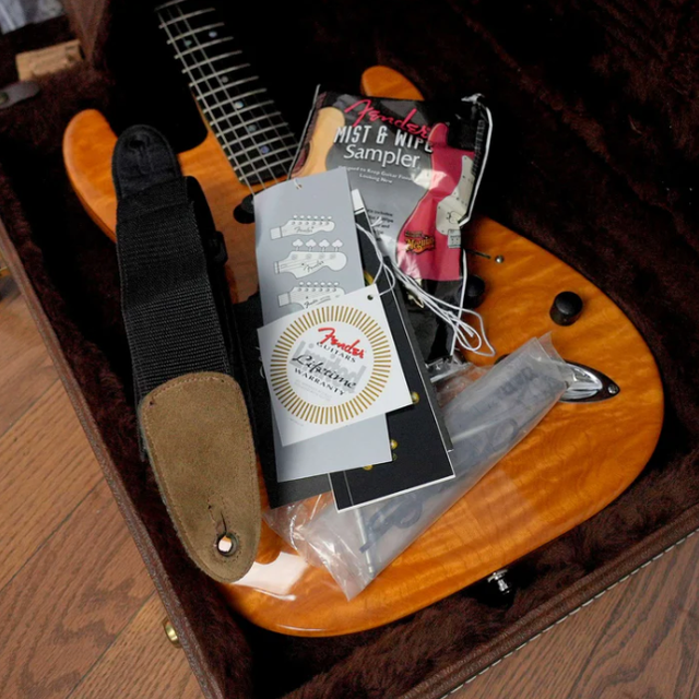 2003 Fender American Deluxe Stratocaster QMT HSS in Guitars in City of Toronto - Image 10