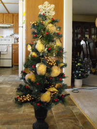 FULLY DECORATED CHRISTMAS TREE--3 FEET 1 INCH