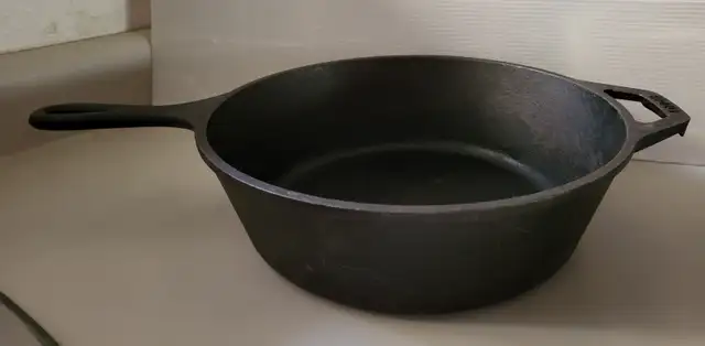 Vintage Lodge Cast Iron Dutch Oven Deep Fry Pan Combo - 3 - 8CF in Kitchen & Dining Wares in Oshawa / Durham Region - Image 8