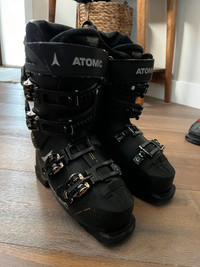Atomic women ski boots 23-23.5