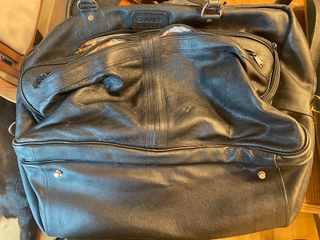 Leather Travel Bag in Women's - Bags & Wallets in Winnipeg - Image 3