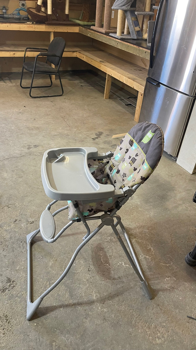 Baby high chair  in Clothing - 2T in Red Deer - Image 3