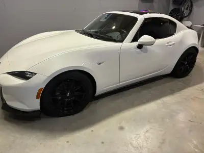 Bonjour je mets en vente à contrecœur miata nd 2019 RF GT blanche intérieur cognac de 40000km, autom...