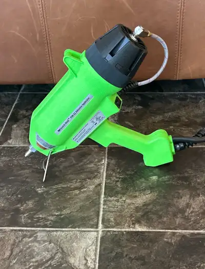 Make me an offer for this 3M PUR EZ Hot Melt Glue Gun – Brand New Never used. In original box. Retai...