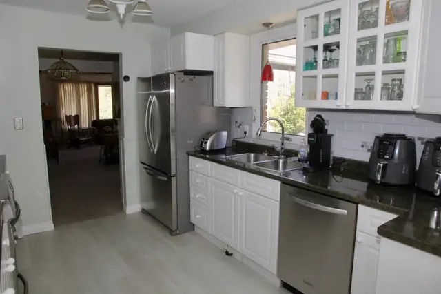 3 Lakeshore Lane, Tiverton. in Houses for Sale in Owen Sound - Image 5