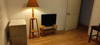 This cozy and well-maintained room is available for rent and comes in a gently lived-in condition. I...