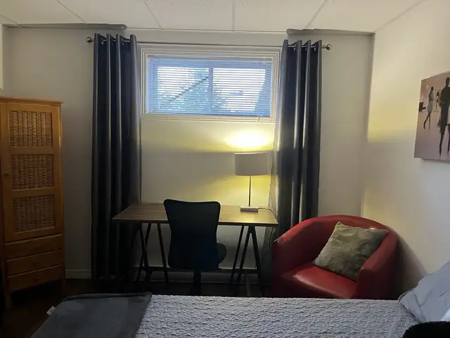Grande chambre à louer pour étudiant/stagiaire près du Cégep in Room Rentals & Roommates in Victoriaville - Image 6