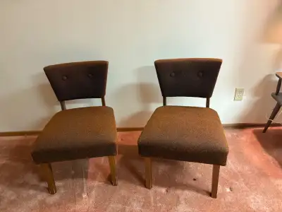 A SET OF LIVING ROOM CHAIRS, View more