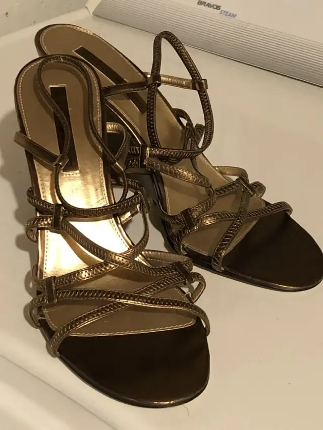 New ”Bandolino” golden color Size 9M in Women's - Shoes in Fredericton - Image 2