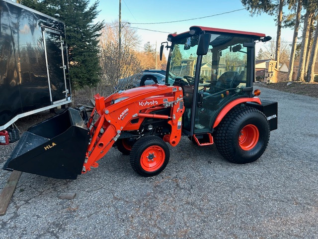 LOADED -  2021 KUBOTA LX3310HSTCC Tractor With Cab / AC / Heat in Other in Woodstock - Image 2