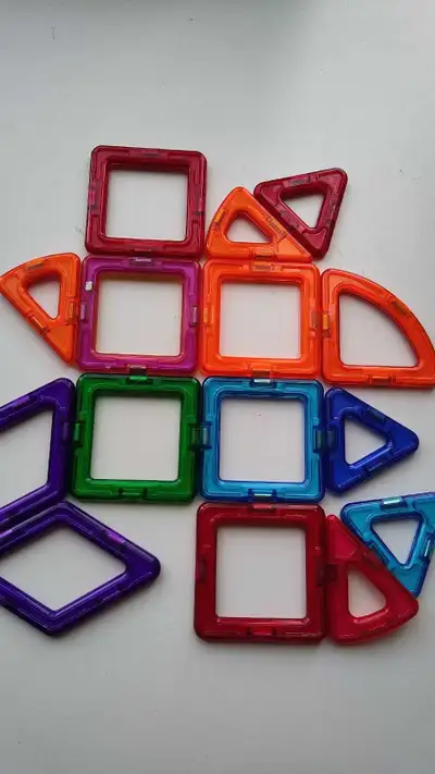 15 Colorful magnetic building set has various geometric shapes 2.5"-3.5" including squares, triangle...