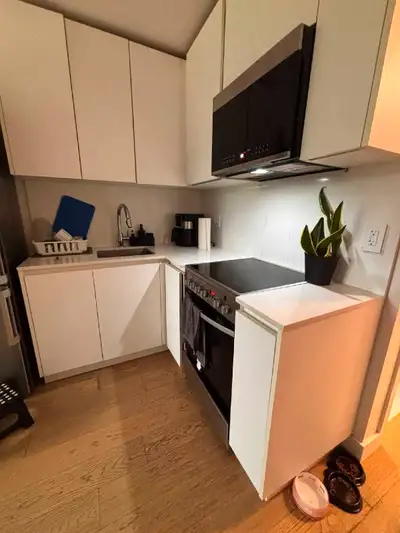 Looking for a comfortable place in one of Toronto’s most convenient downtown areas? This bright and...