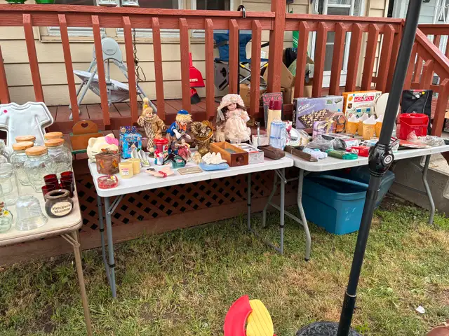  Yard sale in Other in Hamilton - Image 4