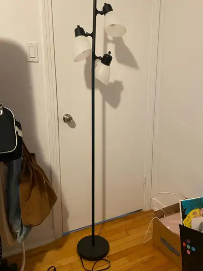 Lampe sur pied ajustable //3-Head Adjustable Floor Lamp, View more