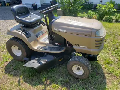Craftsman LTX 1000 riding  mower., Voir plus