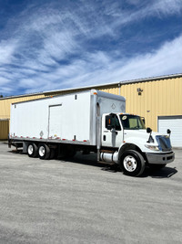 2013 International 4400 Box Truck w/ Liftgate