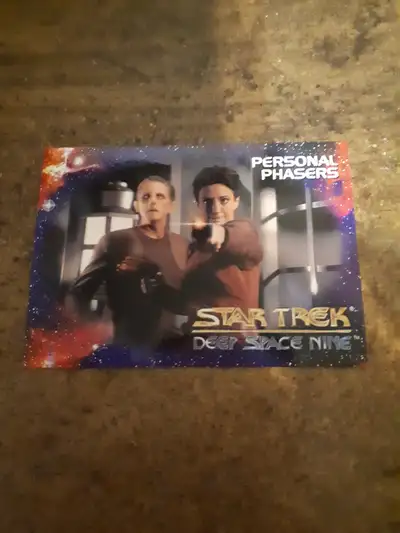 This is a 1993 Skybox Deep Space Nine promo card #S2 "Personal Phasers". This card was released to p...