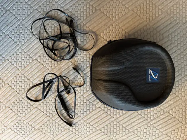 Audeze EL-8 Titanium Headphones in Headphones in City of Toronto - Image 7