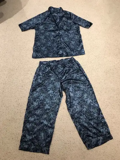 Silky PJ’s Reitmans Size XL $5.00 Pick up in Transcona Canterbury Park (Map shows wrong location) Se...