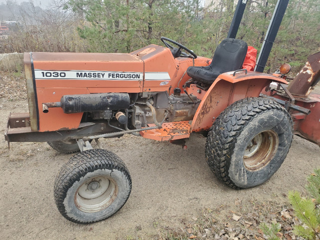 Massey Ferguson 1030 in Snowblowers in Hamilton