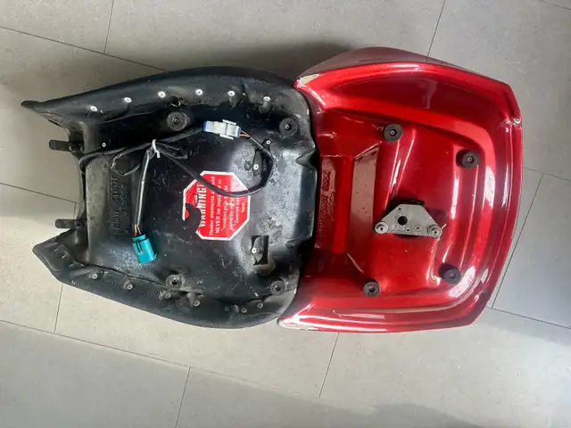 Corbin Smuggler seat for BMW K1600 in Motorcycle Parts & Accessories in Hamilton - Image 7