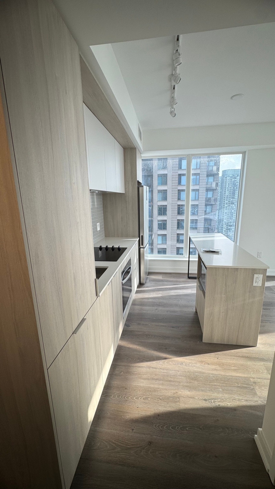2Bed 2 bath Condo near Square one 3
