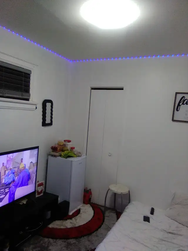 Large Private Room- Utilities Included