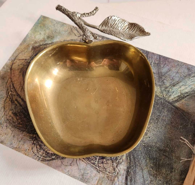 Vintage Silver Brass Apple Dish Tray Catchall in Arts & Collectibles in City of Toronto - Image 2