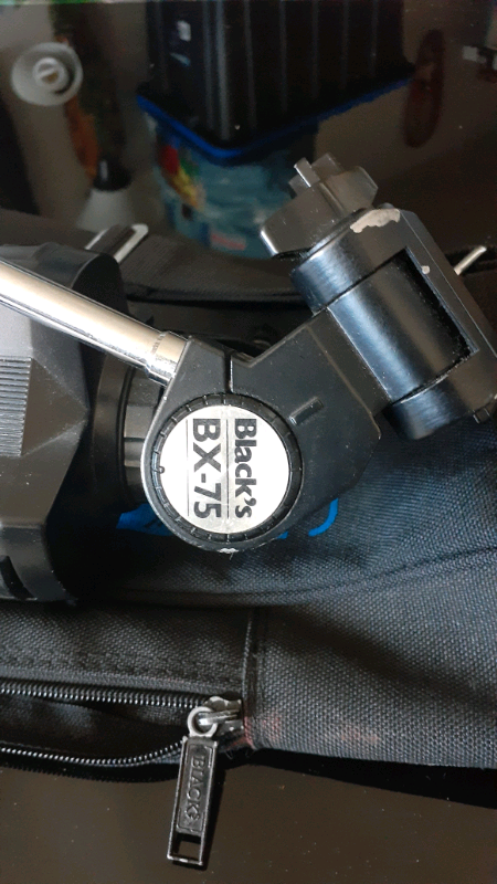 Blacks Tripod BX-75 with carrying case in Cameras & Camcorders in Hamilton - Image 4