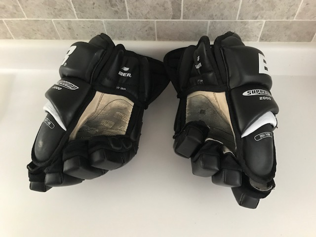 Men's Hockey Gloves - Bauer Supreme 2000 - 15 inch in Hockey in Markham / York Region - Image 3