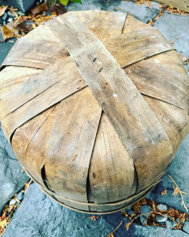 Wooden apple basket with handle, country flower design62863733603075123