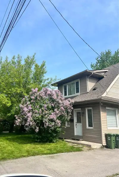 Private Room for Rent - Females only - Students or Professionals
