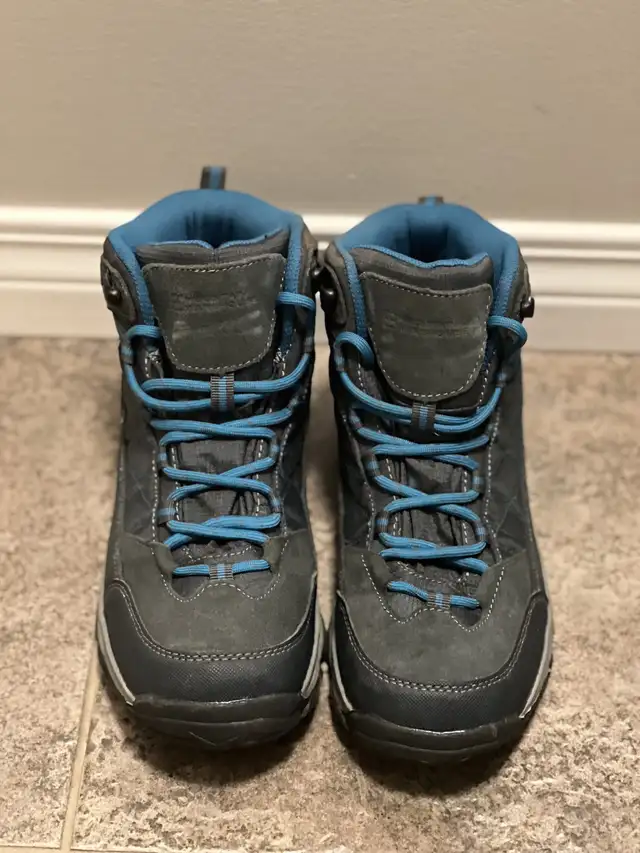 women’s size 9 hiking shoes in Women's - Shoes in Calgary - Image 3