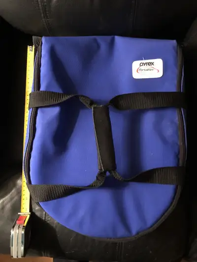 Pyrex Portables insulated food carrier in nearly new condition, View more