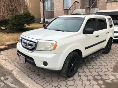 Honda Pilot 2011 à vendre. Véhicule propre et solide avec traitement antirouille fait régulièrement....