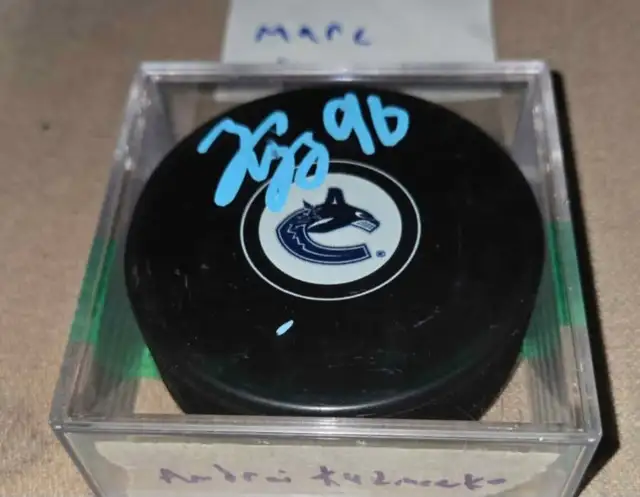 Andrei Kuzmenko signed puck Canucks Kings Hockey / Rondelle in Arts & Collectibles in City of Montréal - Image 2