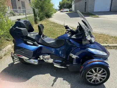 Cruising in style, this 2016 Can-Am Spyder RT Limited is ready for the open road, offering a unique...