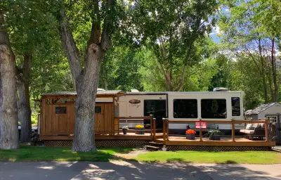 Park Model in Gated Resort 2019 Forest River, Cottage by Cedar Creek On large corner Lot #57, parkin...