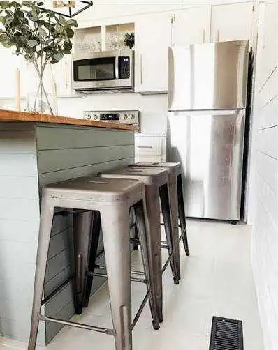 Modern Bar Table (with stools) in Dining Tables & Sets in City of Toronto - Image 6