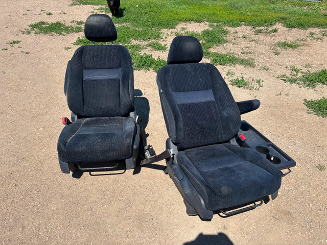 Front Seats Honda CRV in Other Parts & Accessories in Saskatoon